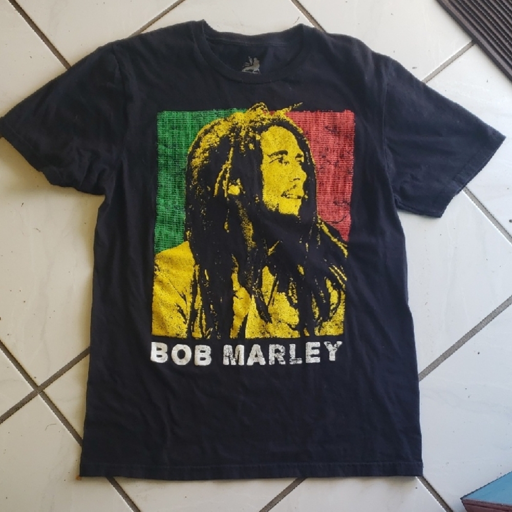 Like new "Zion Rootswear" Bob Marley Graphic Tee - Black, Green, Yellow, Red